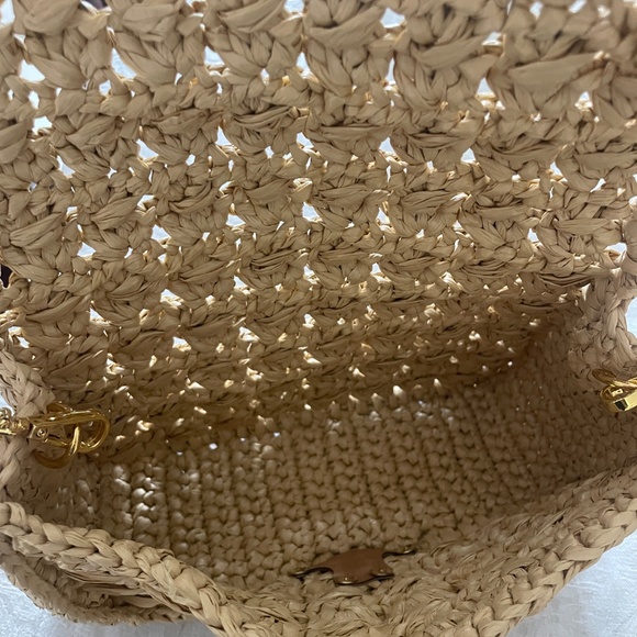 Chic Woven Shoulder Bag with Gold Chain - Picture 2 of 4